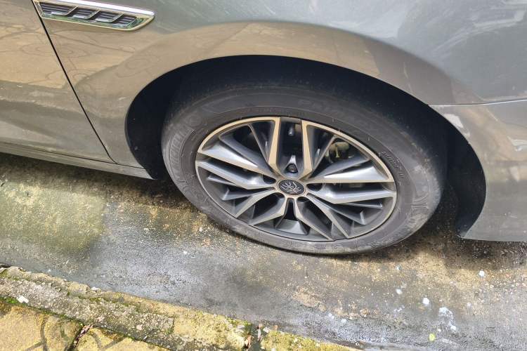 Used BYD Qin PLUS 2023 Champion Edition DM-i 120KM Excellence Model Right Front Wheel Hub