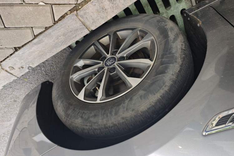 Used BYD Qin PLUS 2023 Champion Edition DM-i 55KM Leading Model Right Front Wheel Hub