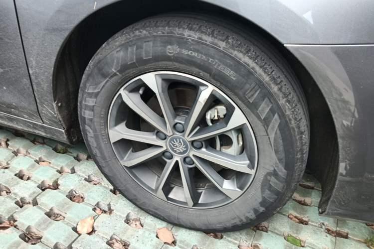 Used BYD Qin PLUS 2023 Champion Edition DM-i 55KM Leading Model Right Front Wheel Hub