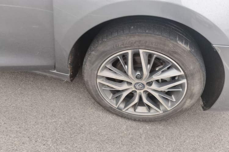 Used BYD Qin PLUS 2023 Champion Edition EV 510KM Beyond Model Right Front Wheel Hub