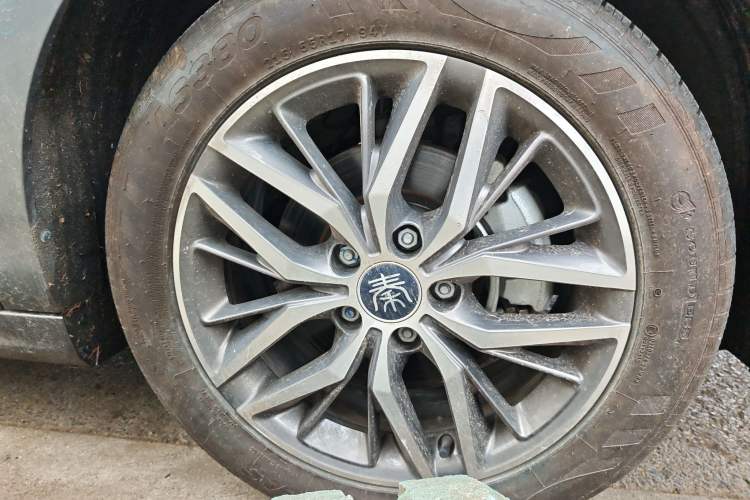 Used BYD Qin PLUS 2023 Champion Edition EV 510KM Beyond Model Right Front Wheel Hub