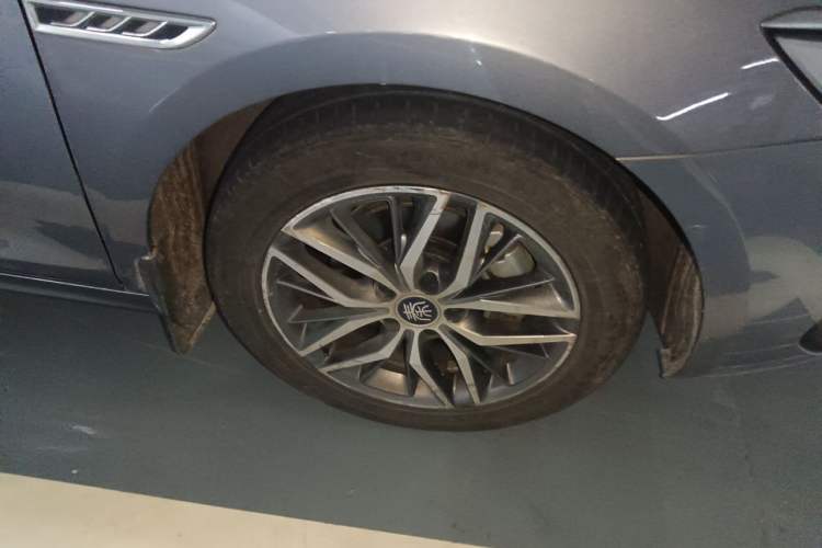 Used BYD Qin PLUS 2023 Champion Edition EV 510KM Beyond Model Right Front Wheel Hub