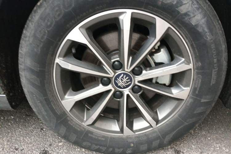 Used BYD Qin PLUS 2023 Champion Edition DM-i 55KM Leading Model Right Front Wheel Hub