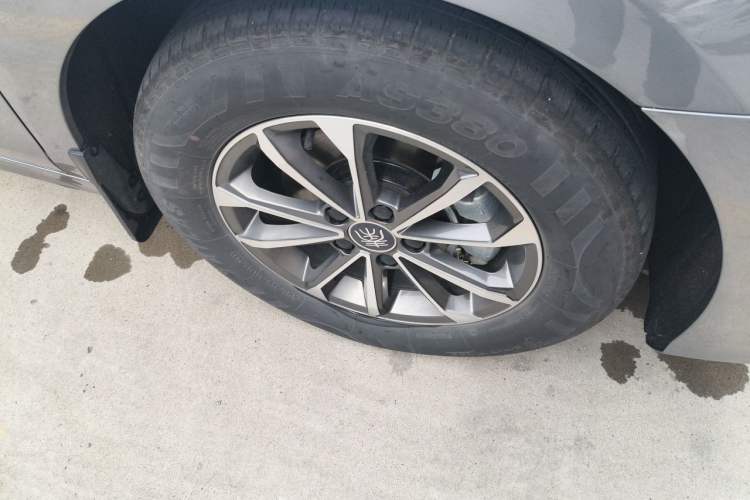 Used BYD Qin PLUS 2023 Champion Edition DM-i 55KM Leading Model Right Front Wheel Hub
