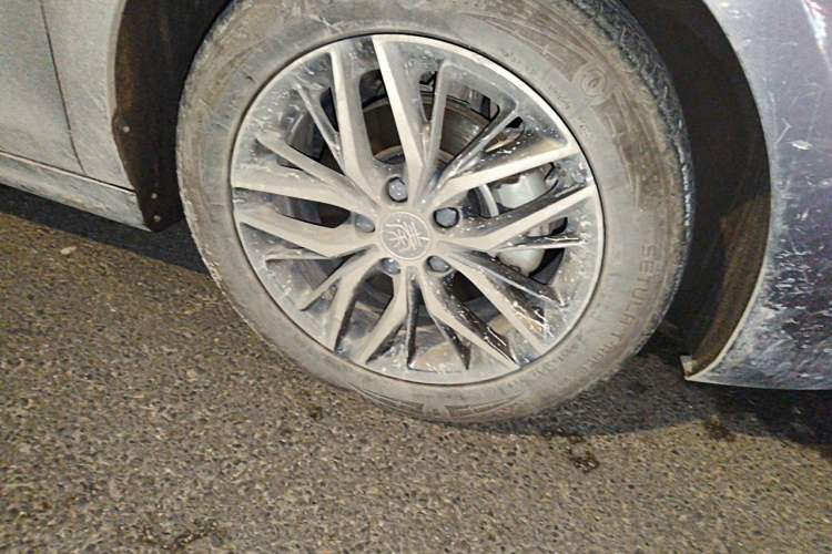 Used BYD Qin PLUS 2023 Champion Edition EV 510KM Beyond Model Right Front Wheel Hub