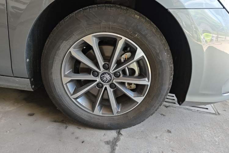Used BYD Qin PLUS 2023 Champion Edition DM-i 55KM Leading Model Right Front Wheel Hub