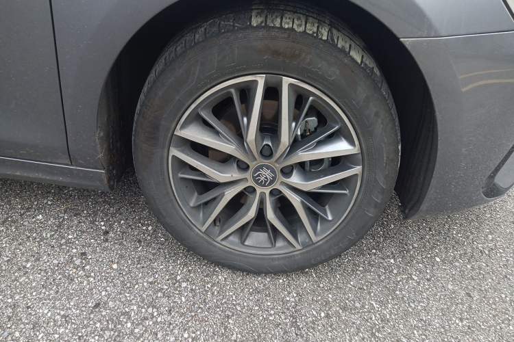 Used BYD Qin PLUS 2023 Champion Edition EV 420KM Superior Model Right Front Wheel Hub