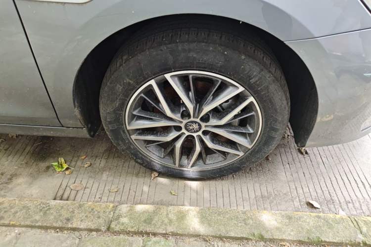Used BYD Qin PLUS 2023 Champion Edition DM-i 120KM Beyond Model Right Front Wheel Hub