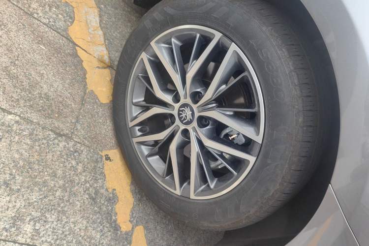 Used BYD Qin PLUS 2023 Champion Edition DM-i 120KM Leading Model Right Front Wheel Hub