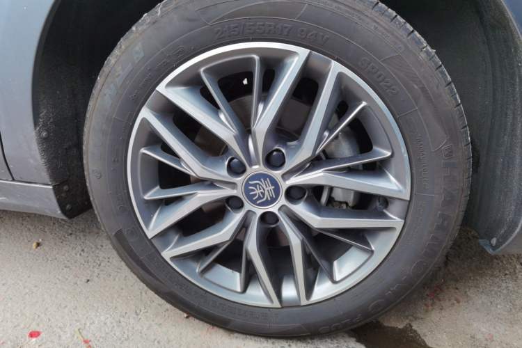 Used BYD Qin PLUS 2023 Champion Edition EV 420KM Superior Model Right Front Wheel Hub