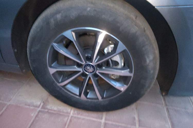 Used BYD Qin PLUS 2023 Champion Edition DM-i 55KM Leading Model Right Front Wheel Hub