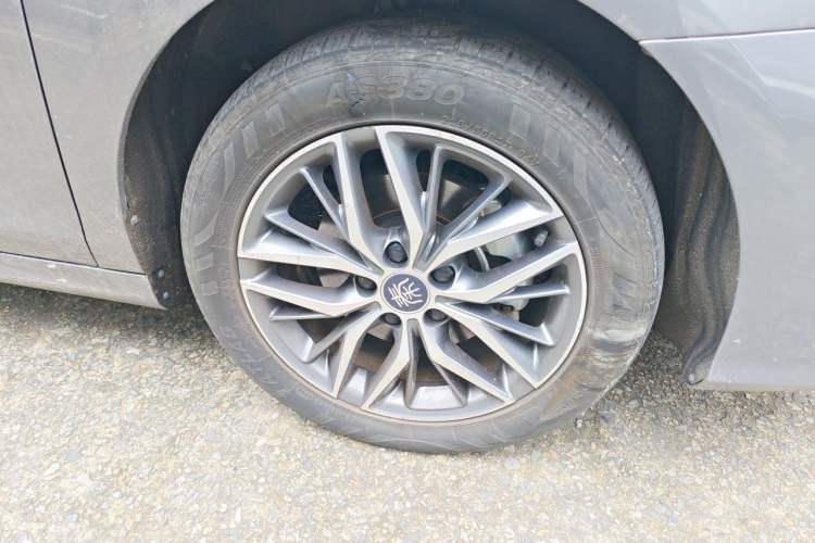 Used BYD Qin PLUS 2023 Champion Edition DM-i 120KM Beyond Model Right Front Wheel Hub
