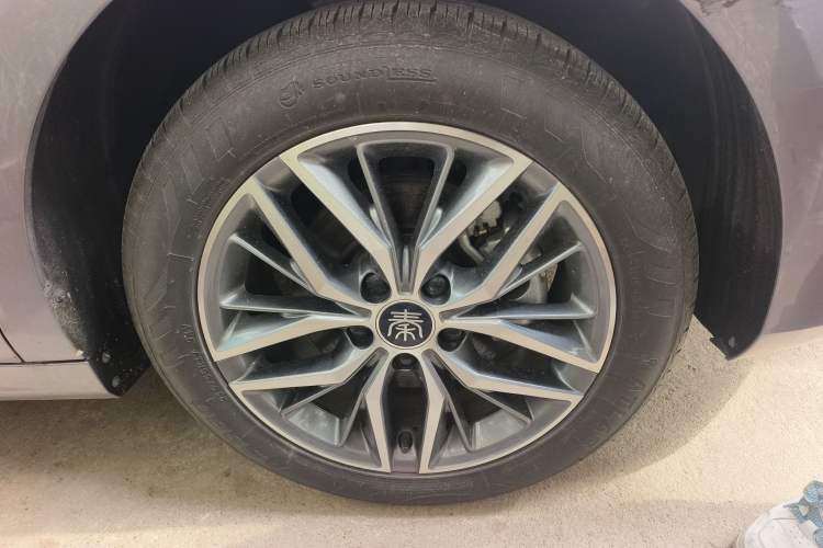 Used BYD Qin PLUS 2023 Champion Edition EV 420KM Leading Model Right Front Wheel Hub