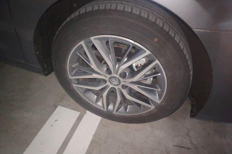 Used BYD Qin PLUS 2023 Champion Edition DM-i 55KM Superior Model Right Front Wheel Hub