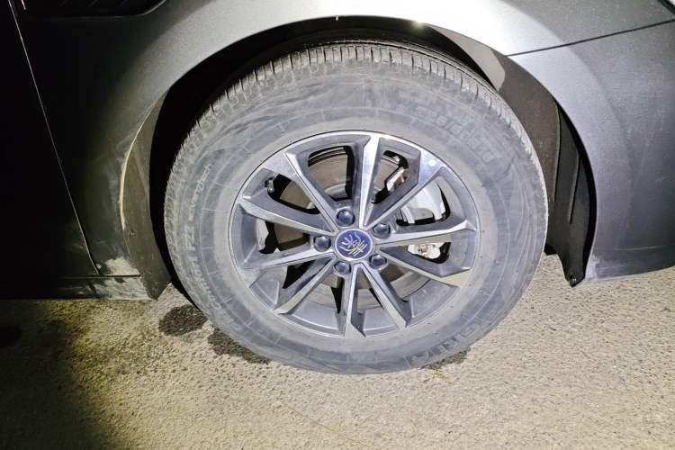 Used BYD Qin PLUS 2023 Champion Edition DM-i 55KM Leading Model Right Front Wheel Hub