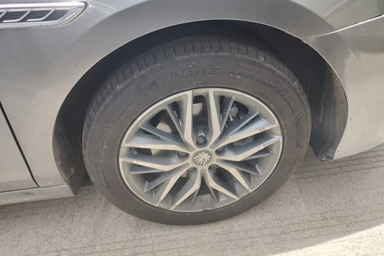 Used BYD Qin PLUS 2023 Champion Edition DM-i 120KM Beyond Model Right Front Wheel Hub