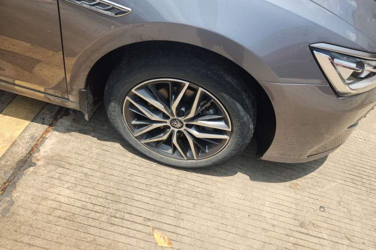 Used BYD Qin PLUS 2023 Champion Edition DM-i 120KM Beyond Model Right Front Wheel Hub