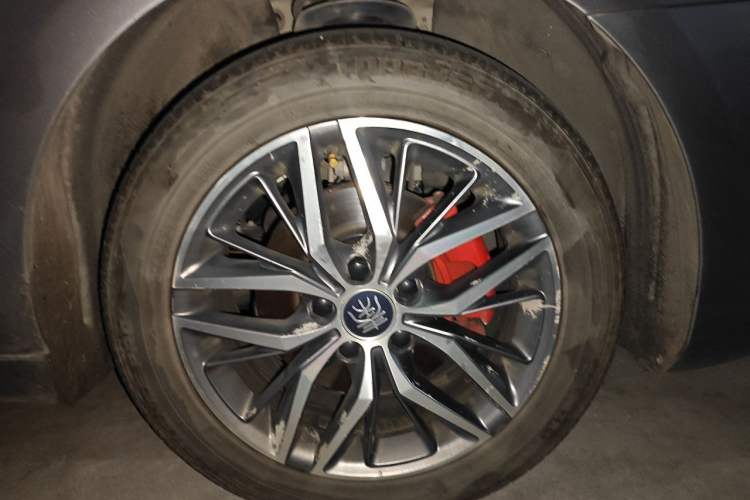 Used BYD Qin PLUS 2023 Champion Edition EV 510KM Leading Model Right Front Wheel Hub