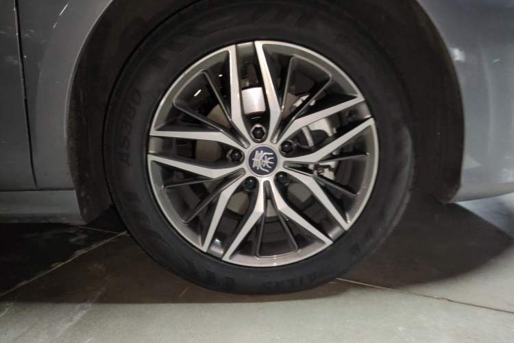 Used BYD Qin PLUS 2023 Champion Edition DM-i 120KM Beyond Model Right Front Wheel Hub