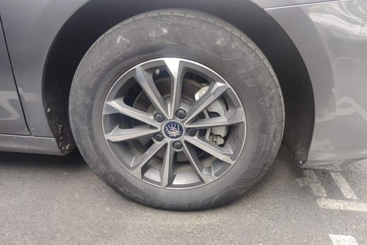 Used BYD Qin PLUS 2023 Champion Edition DM-i 55KM Leading Model Right Front Wheel Hub