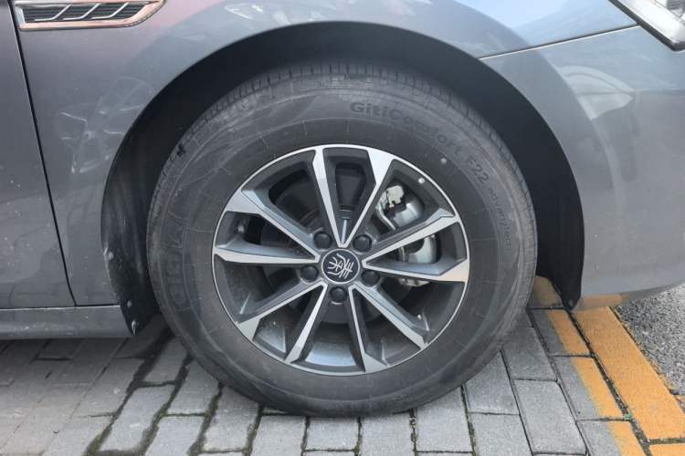 Used BYD Qin PLUS 2023 Champion Edition DM-i 55KM Leading Model Right Front Wheel Hub