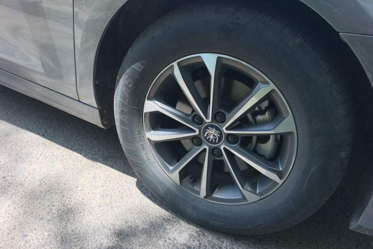 Used BYD Qin PLUS 2023 Champion Edition DM-i 55KM Leading Model Right Front Wheel Hub
