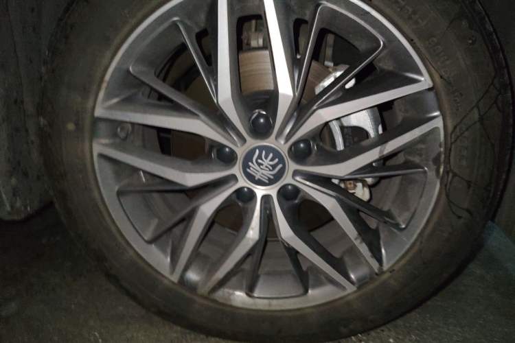 Used BYD Qin PLUS 2023 Champion Edition DM-i 120KM Leading Model Right Front Wheel Hub