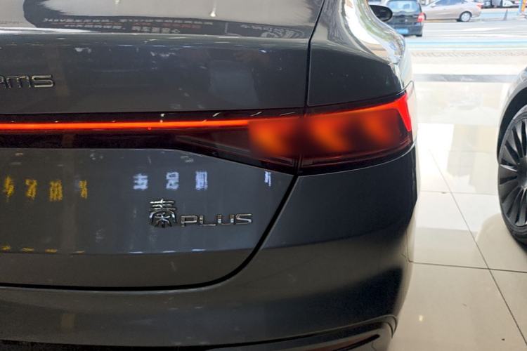 Used BYD Qin PLUS 2023 Champion Edition DM-i 120KM Leading Model Right Rear Taillight