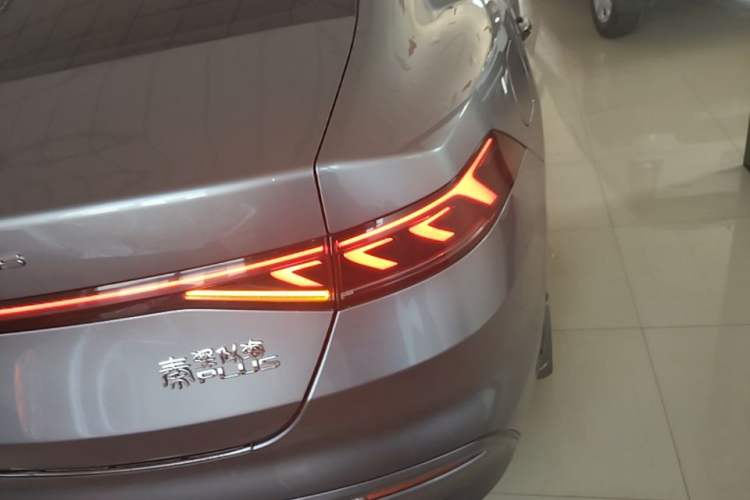 Used BYD Qin PLUS 2023 Champion Edition DM-i 55KM Leading Model Right Rear Taillight