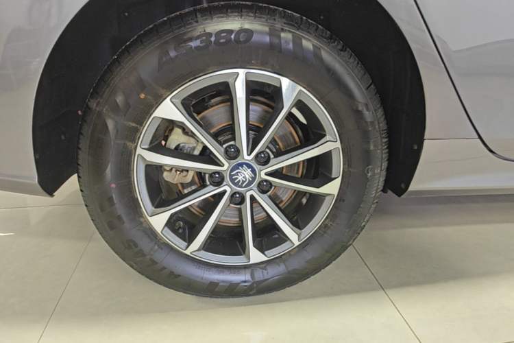 Used BYD Qin PLUS 2023 Champion Edition DM-i 55KM Leading Model Right Rear Wheel Hub