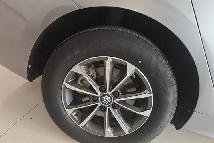 Used BYD Qin PLUS 2023 Champion Edition DM-i 55KM Leading Model Right Rear Wheel Hub