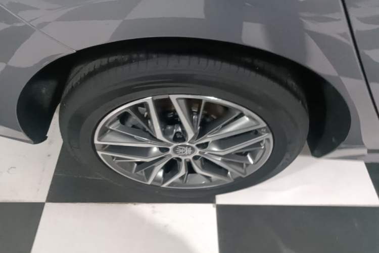 Used BYD Qin PLUS 2023 Champion Edition DM-i 55KM Superior Model Right Rear Wheel Hub