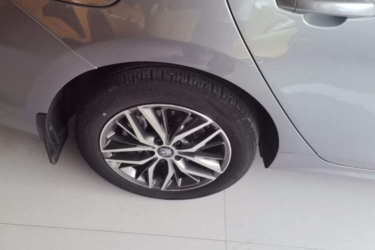 Used BYD Qin PLUS 2023 Champion Edition EV 420KM Leading Model Right Rear Wheel Hub