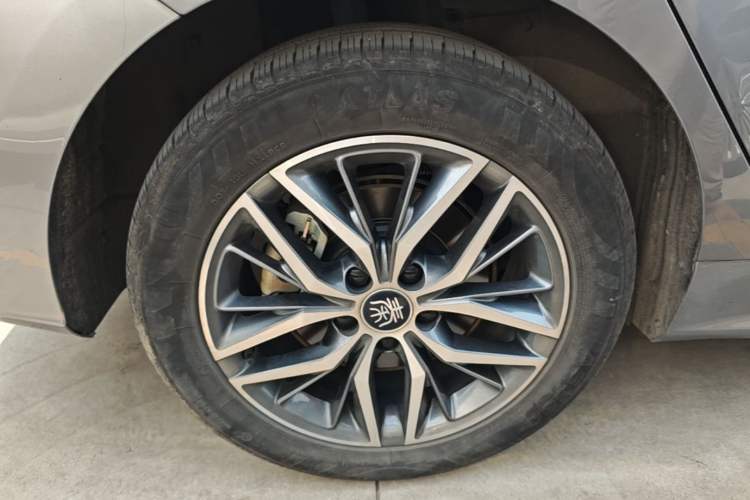 Used BYD Qin PLUS 2023 Champion Edition EV 510KM Excellence Model Right Rear Wheel Hub