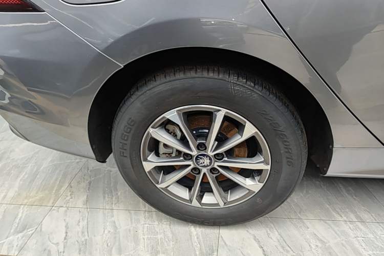 Used BYD Qin PLUS 2023 Champion Edition DM-i 55KM Leading Model Right Rear Wheel Hub