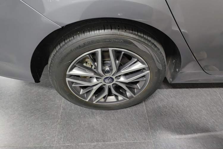 Used BYD Qin PLUS 2023 Champion Edition EV 420KM Superior Model Right Rear Wheel Hub