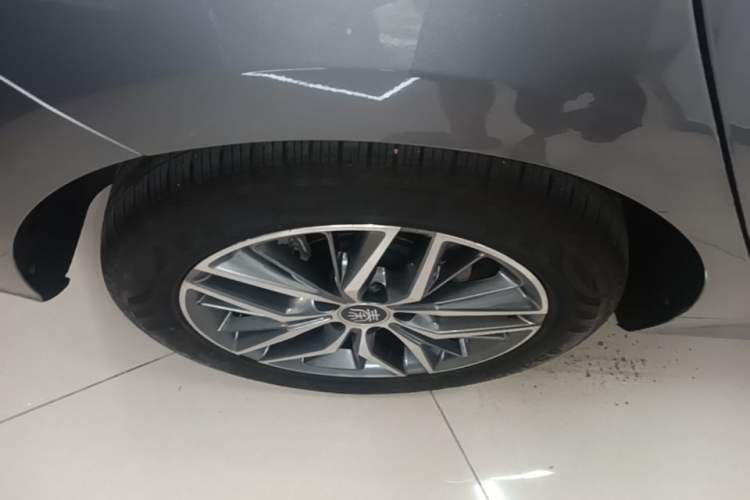Used BYD Qin PLUS 2023 Champion Edition EV 420KM Superior Model Right Rear Wheel Hub