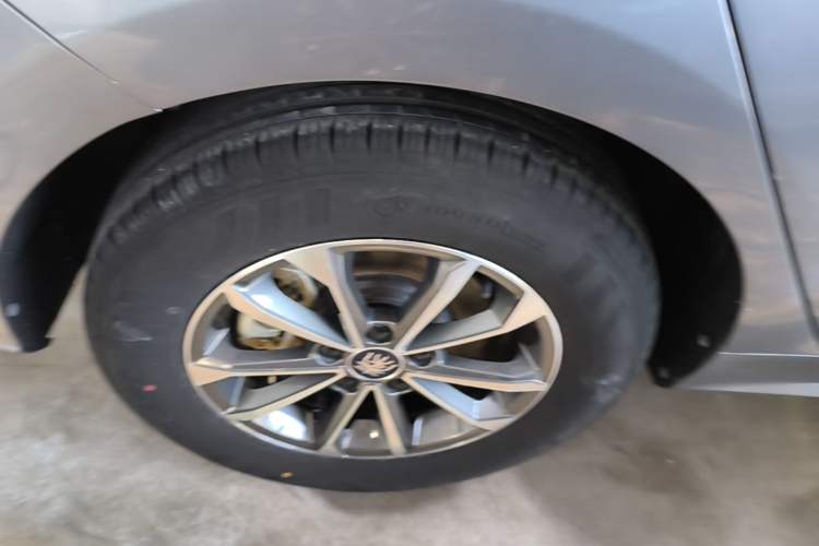 Used BYD Qin PLUS 2023 Champion Edition DM-i 55KM Leading Model Right Rear Wheel Hub