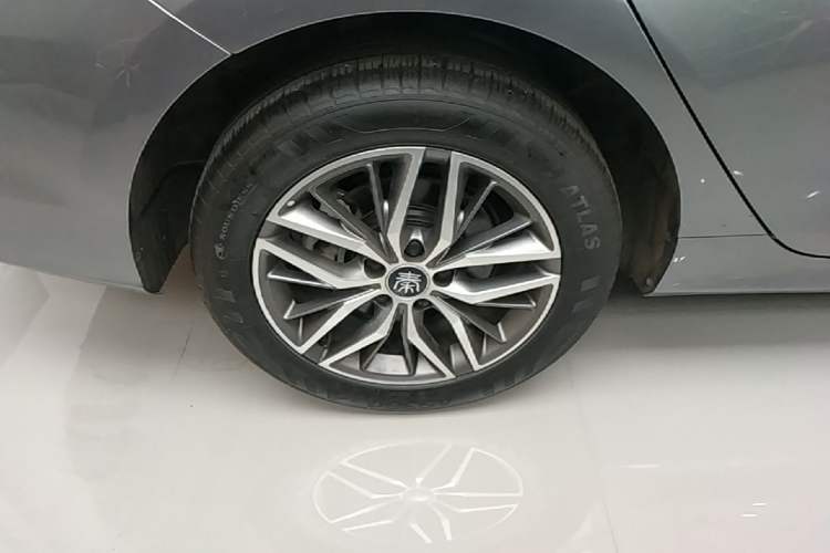 Used BYD Qin PLUS 2023 Champion Edition DM-i 120KM Excellence Model Right Rear Wheel Hub