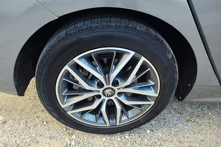 Used BYD Qin PLUS 2023 Champion Edition EV 420KM Superior Model Right Rear Wheel Hub