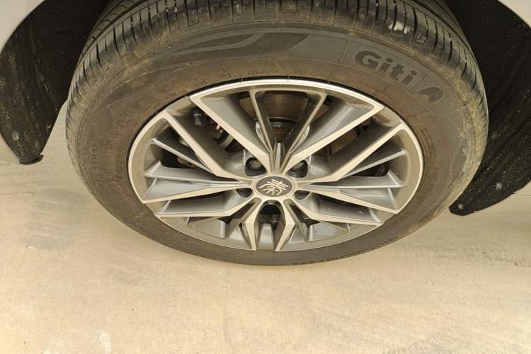 Used BYD Qin PLUS 2023 Champion Edition EV 510KM Beyond Model Right Rear Wheel Hub