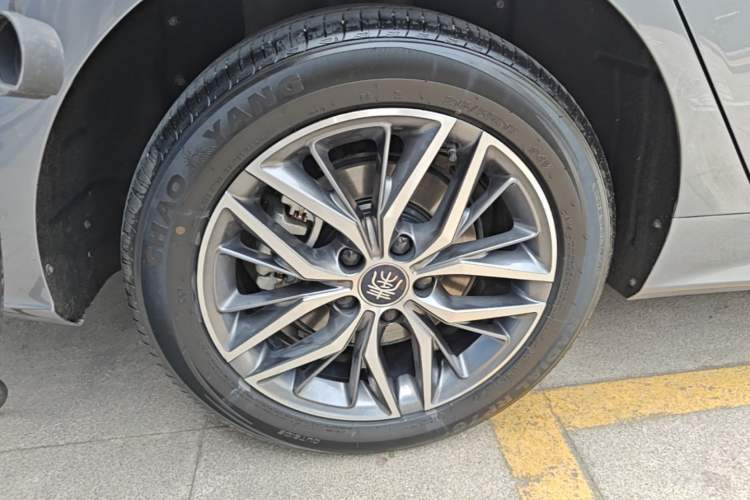 Used BYD Qin PLUS 2023 Champion Edition EV 420KM Leading Model Right Rear Wheel Hub