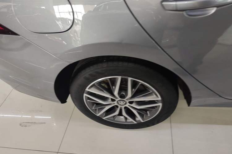 Used BYD Qin PLUS 2023 Champion Edition EV 510KM Leading Model Right Rear Wheel Hub