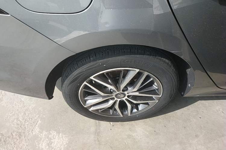 Used BYD Qin PLUS 2023 Champion Edition EV 510KM Excellence Model Right Rear Wheel Hub