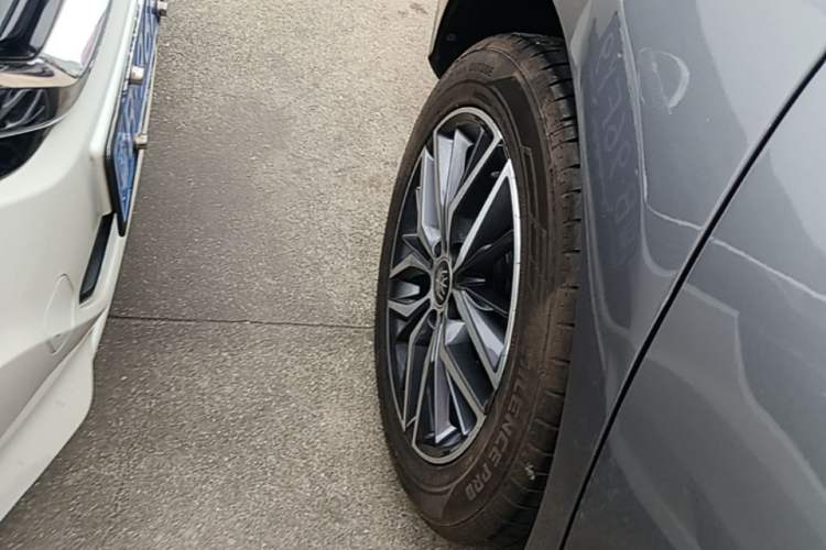 Used BYD Qin PLUS 2023 Champion Edition DM-i 55KM Superior Model Right Rear Wheel Hub