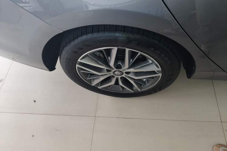 Used BYD Qin PLUS 2023 Champion Edition EV 510KM Excellence Model Right Rear Wheel Hub