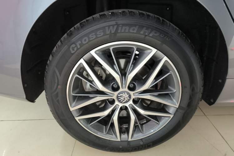 Used BYD Qin PLUS 2023 Champion Edition DM-i 120KM Beyond Model Right Rear Wheel Hub