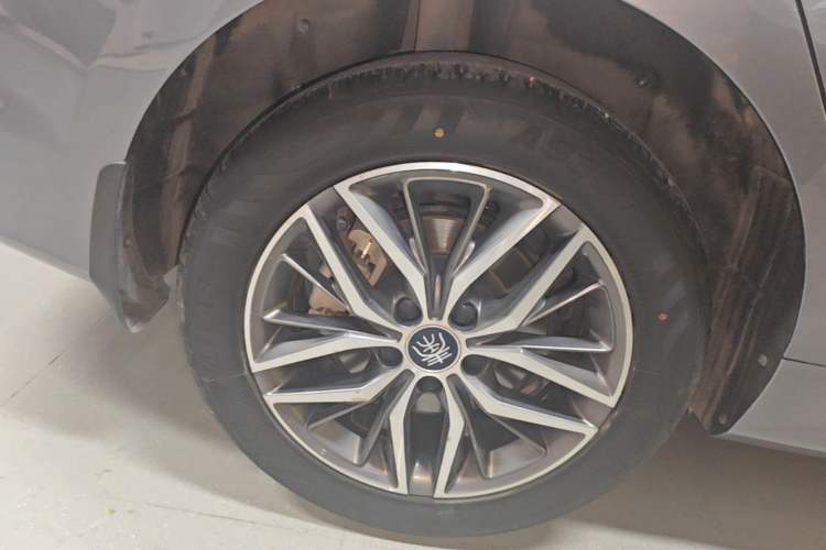 Used BYD Qin PLUS 2023 Champion Edition DM-i 120KM Beyond Model Right Rear Wheel Hub