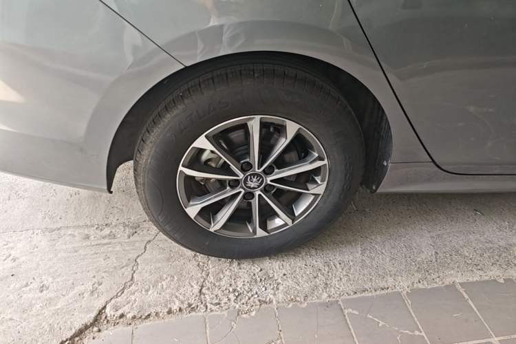 Used BYD Qin PLUS 2023 Champion Edition DM-i 55KM Leading Model Right Rear Wheel Hub