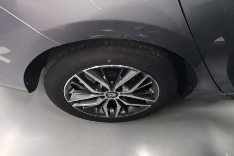 Used BYD Qin PLUS 2023 Champion Edition DM-i 55KM Superior Model Right Rear Wheel Hub